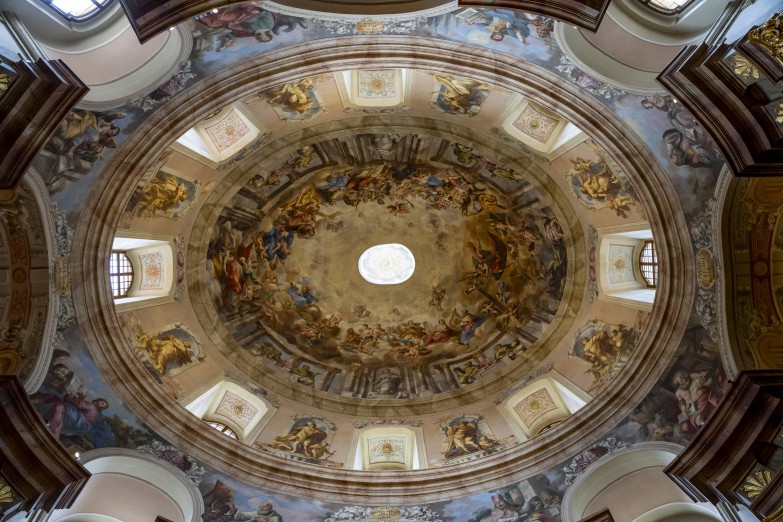 Kopuli kostela zdobí centrální freska o ploše 450m 2. Foto Roman Šulc.