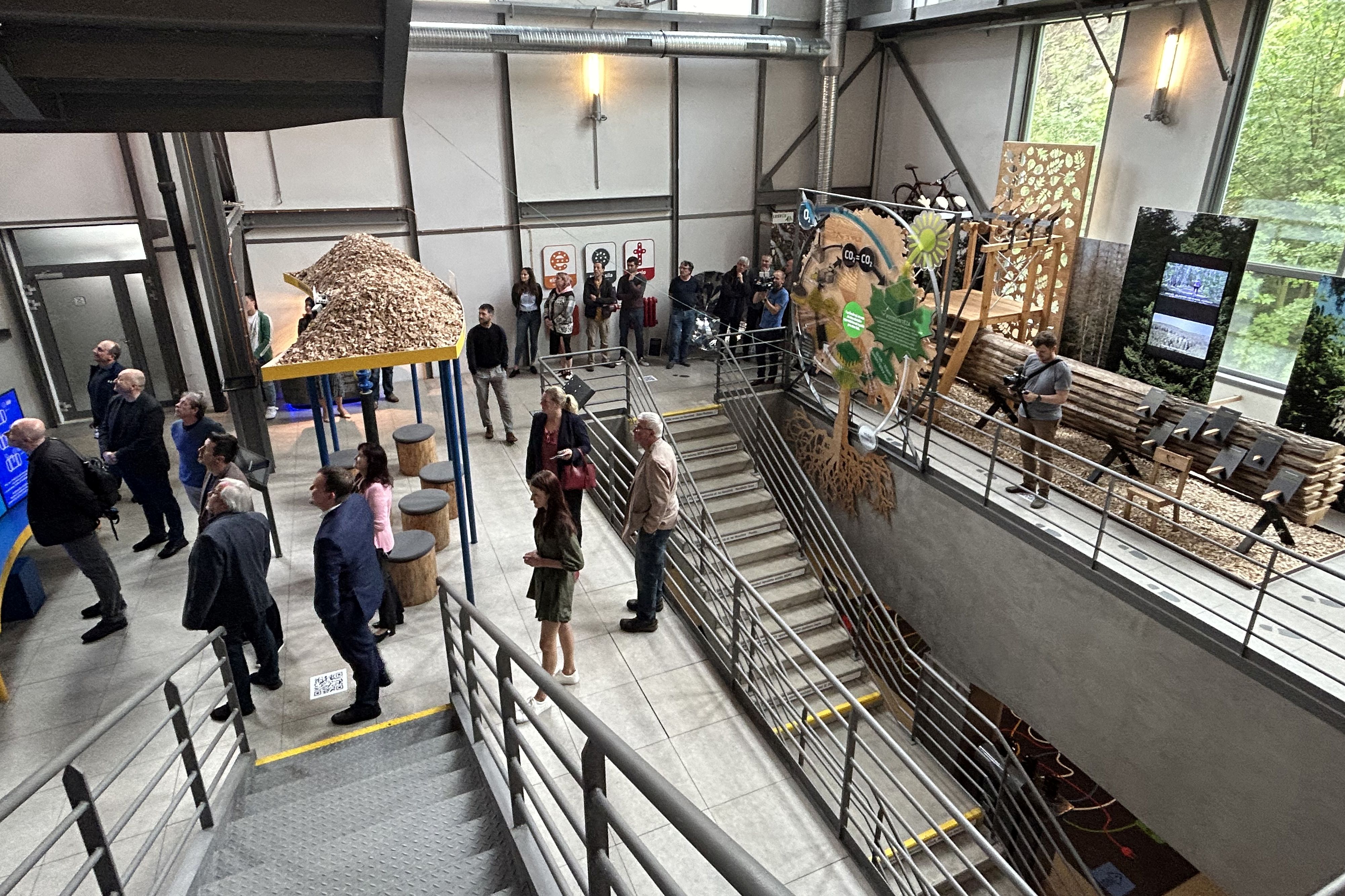 Ekotechnické centrum je interaktivní expozice, která seznamuje s typy a využitím energie nebo s kosmonautikou. Ekotechnické centrum je interaktivní expozice, která seznamuje s typy a využitím energie nebo s kosmonautikou.