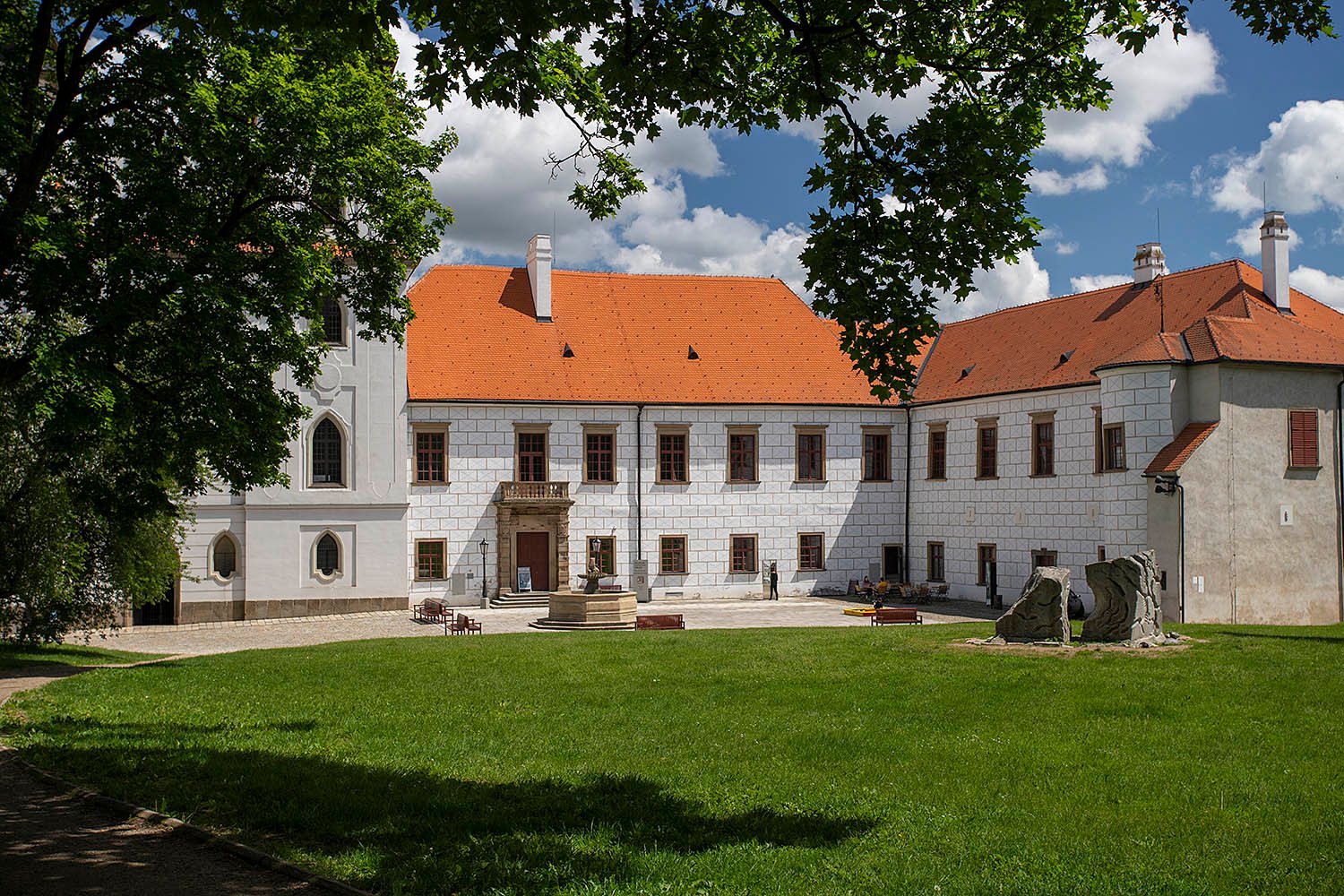V třebíčském zámku sídlí Muzeum Vysočiny s několika expozicemi. Foto Petr Ondráček. V třebíčském zámku sídlí Muzeum Vysočiny s několika expozicemi. Foto Petr Ondráček.