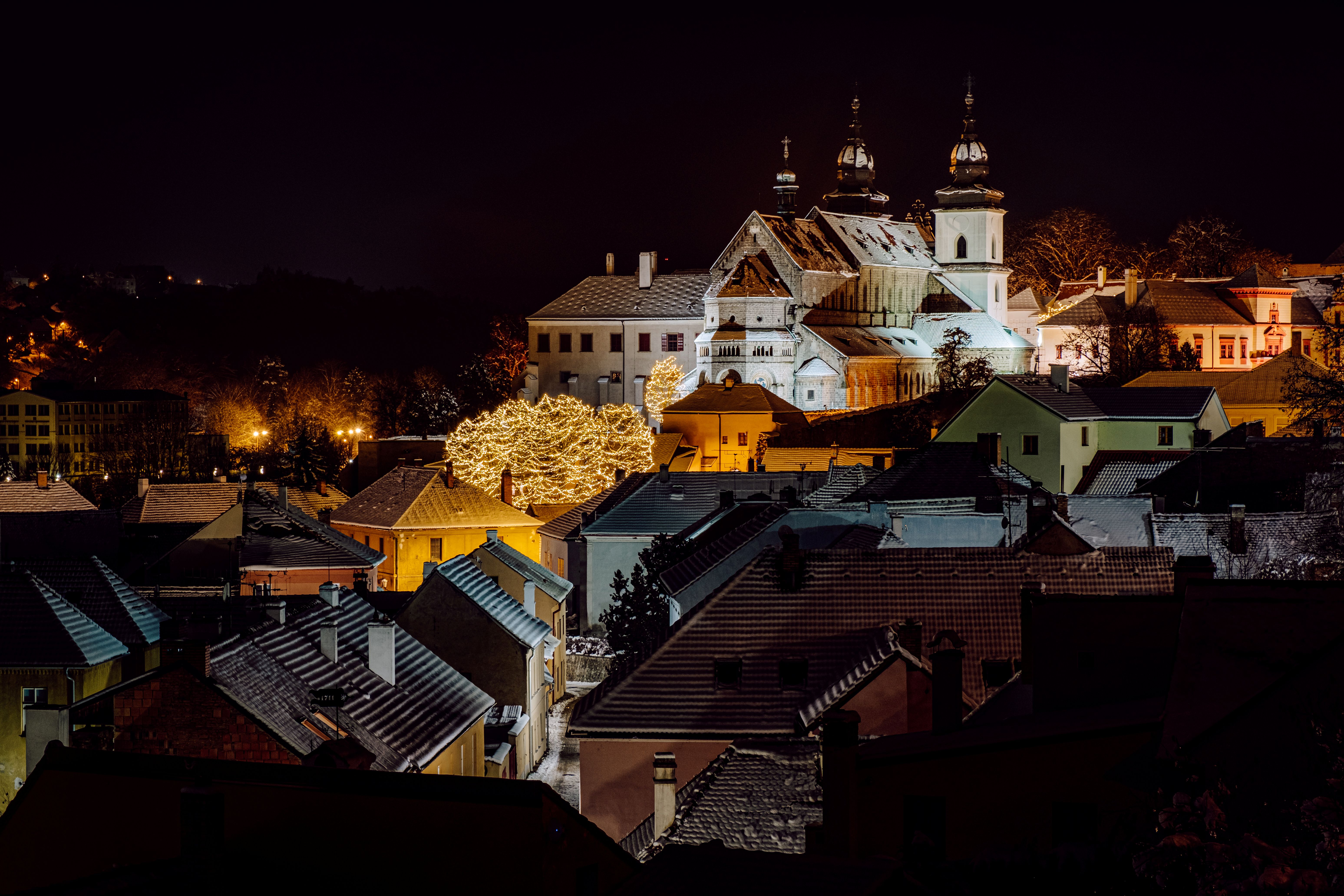 Vánoční výzdoba v Třebíči je vyhlášená také za hranicemi Vysočiny. Vánoční výzdoba v Třebíči je vyhlášená také za hranicemi Vysočiny.