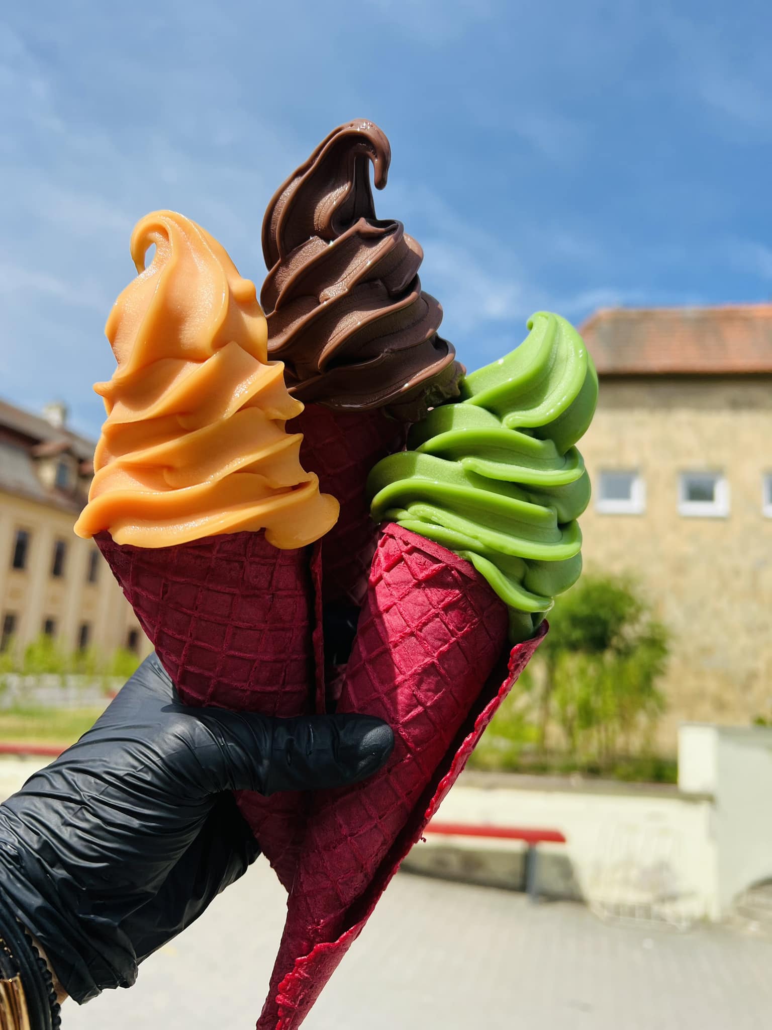 Vyhlášenou točenou zmrzlinmu mají také v Jemnici. Vyhlášenou točenou zmrzlinmu mají také v Jemnici.