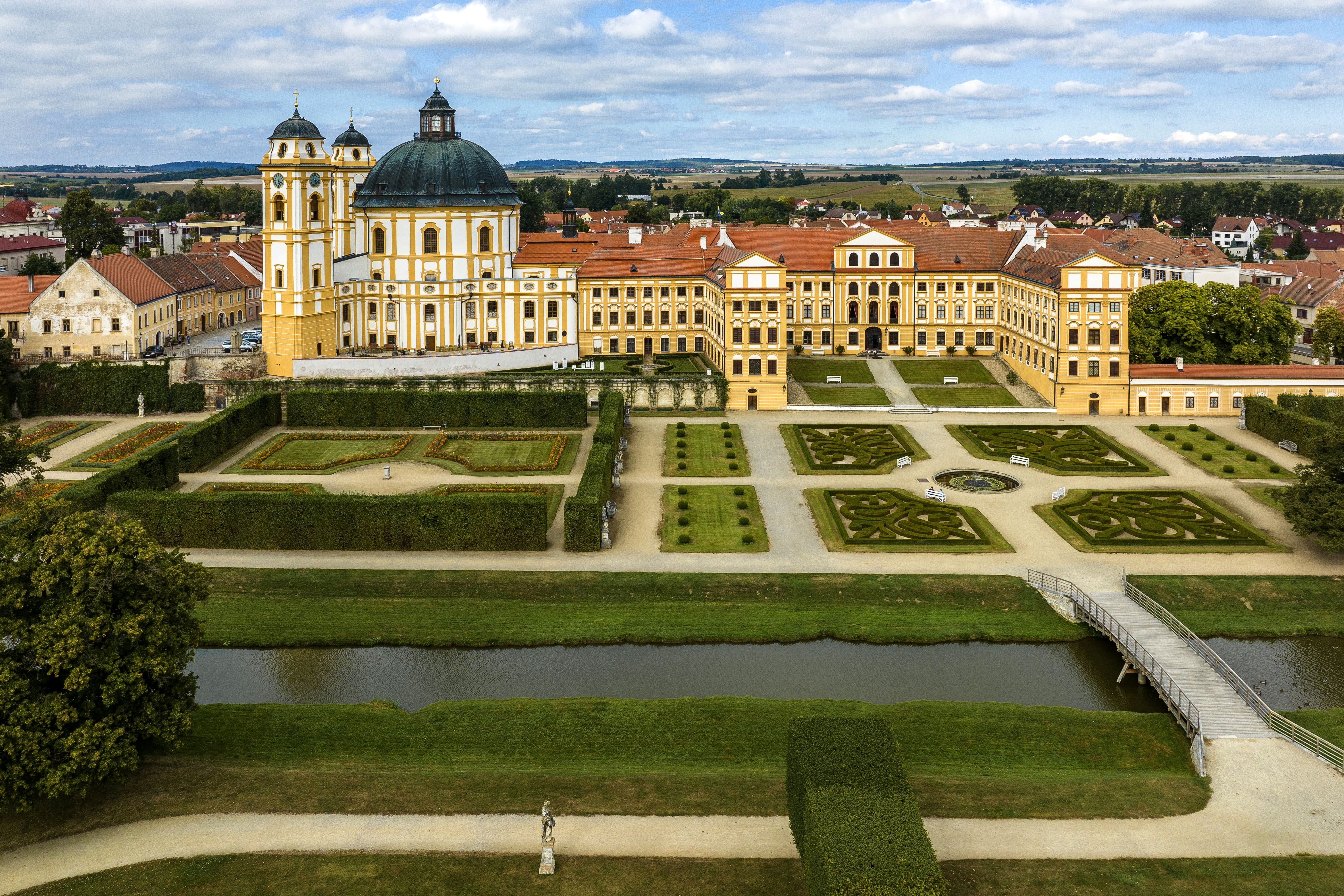 Zámecký areál v Jaroměřicích nad Rokytnou. Foto Roman Šulc. Zámecký areál v Jaroměřicích nad Rokytnou. Foto Roman Šulc.